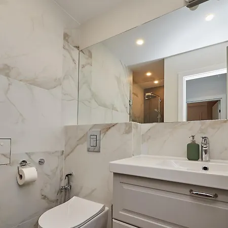 N17 Garden - Parking - Workdesk - Blackout Rolls- Netflix - Wash&dry * ブルガス