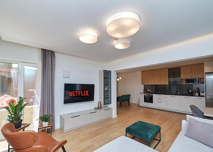 N17 Garden - Parking - Workdesk - Blackout Rolls- Netflix - Wash&dry