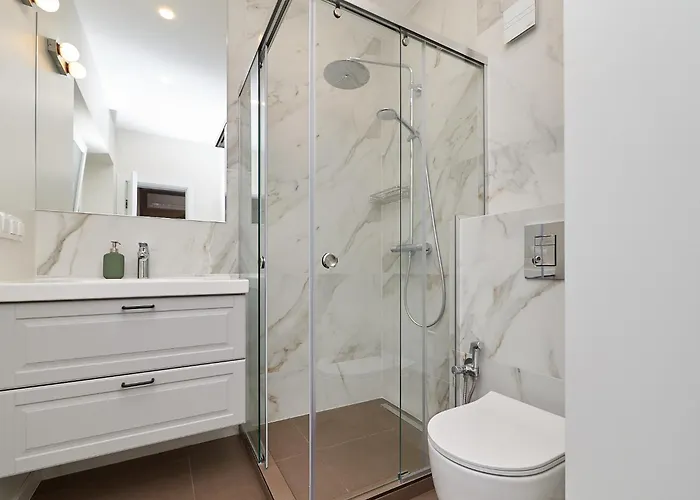 N17 Garden - Parking - Workdesk - Blackout Rolls- Netflix - Wash&dry Daire