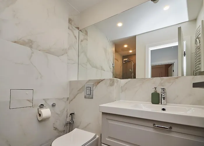 N17 Garden - Parking - Workdesk - Blackout Rolls- Netflix - Wash&dry * Burgaz