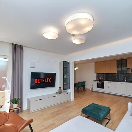 N17 Garden - Parking - Workdesk - Blackout Rolls- Netflix - Wash&dry